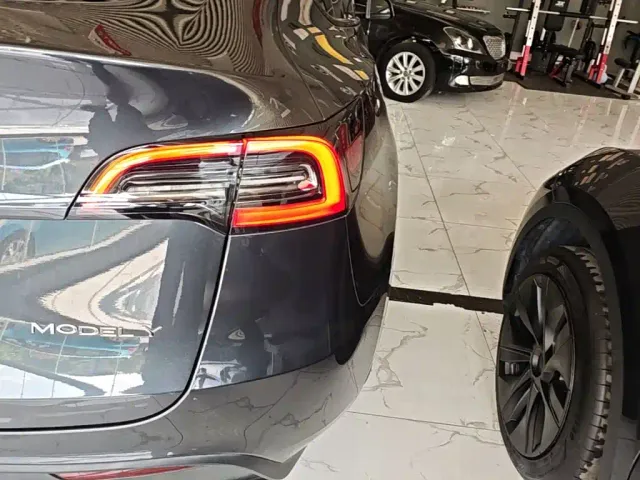 Tesla Model Y — Фото автомобиля 7