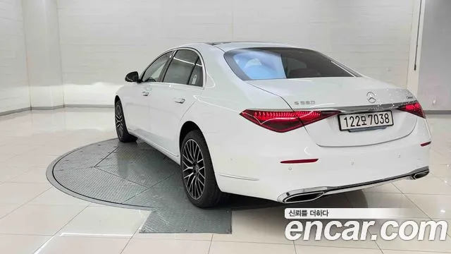 Mercedes-Benz S-Class — Фото автомобиля 3