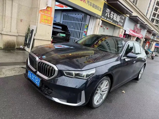 Фотография автомобиля — BMW 5 Series
