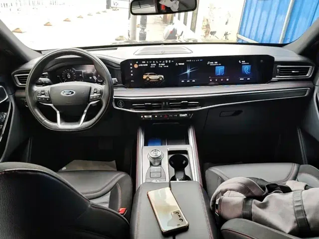 Ford Explorer — Фото автомобиля 9