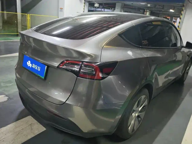 Tesla Model Y — Фото автомобиля 3