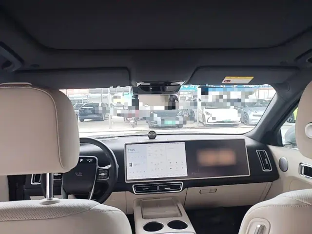 Li Auto L8 — Фото автомобиля 17