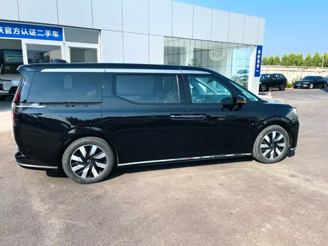 Volvo EM90 — Фото автомобиля 7