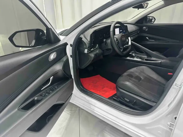 Hyundai Elantra — Фото автомобиля 7