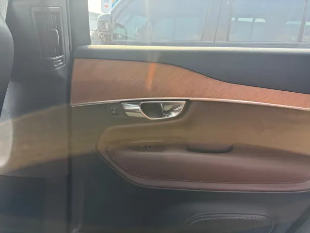 Volvo XC90 — Фото автомобиля 14