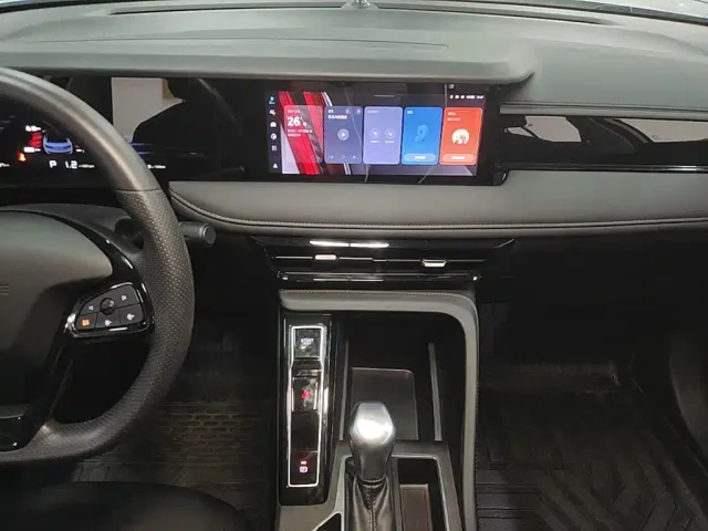 Roewe i5 — Фото автомобиля 12