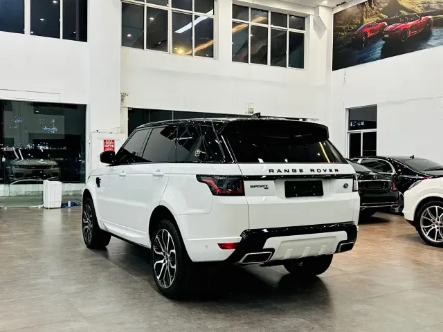 Land Rover Range Rover Sport — Фото автомобиля 4