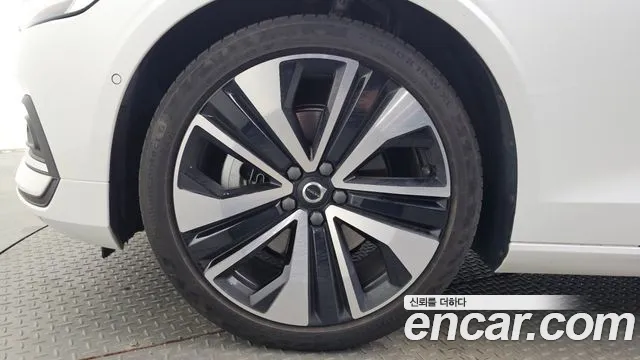 Вольво S60 S60 третьего поколения B5 Ultimate Bright — Фото автомобиля 5