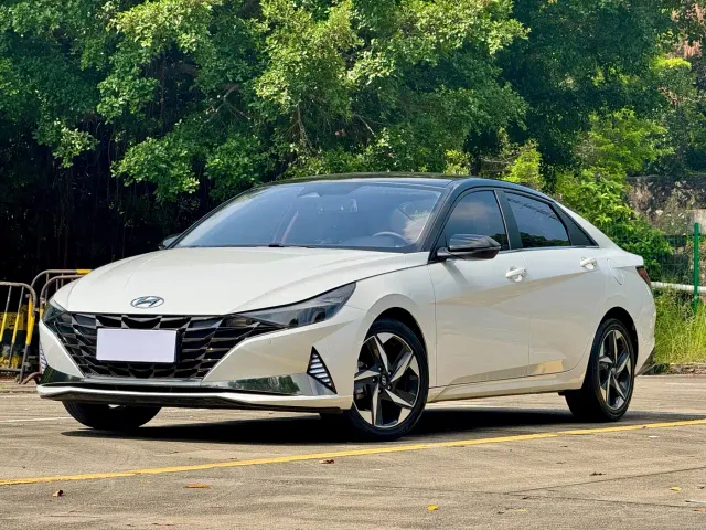 Фотография автомобиля — Hyundai Elantra