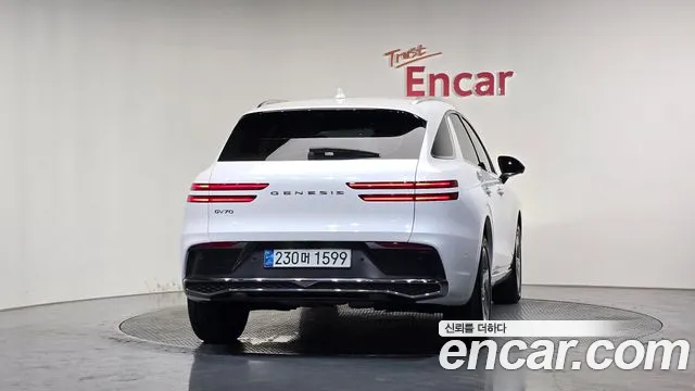 Genesis GV70 2.5T Бензин 2WD — Фото автомобиля 4