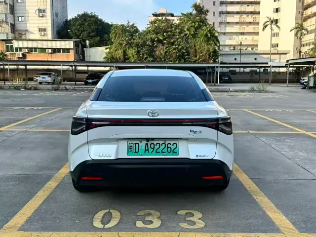 Toyota bZ3 — Фото автомобиля 2