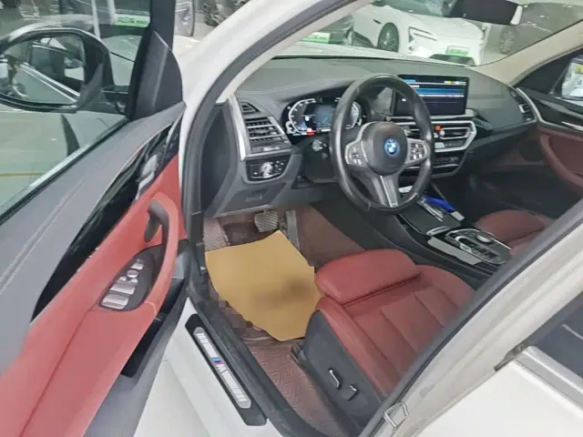BMW iX3 — Фото автомобиля 15