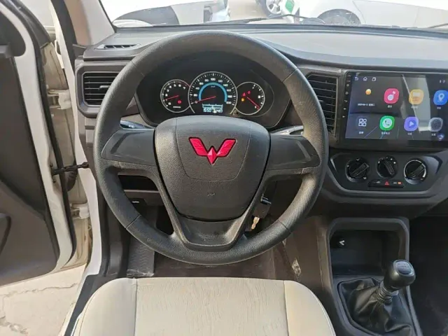 Wuling Hongguang V — Фото автомобиля 10