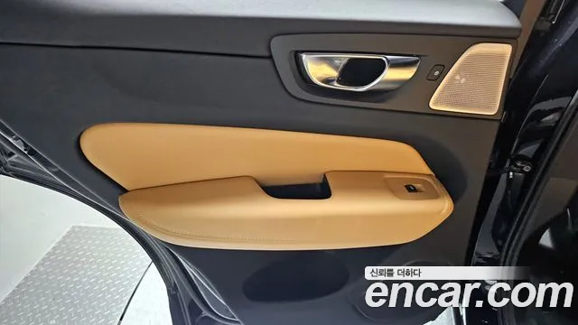 Вольво XC60 — Фото автомобиля 25