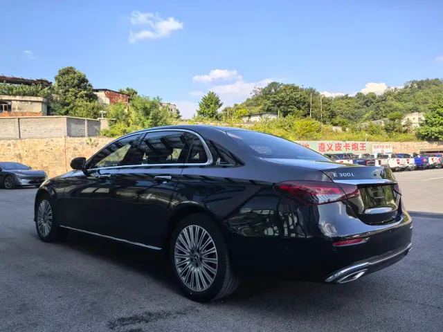 Mercedes-Benz E-Class — Фото автомобиля 14