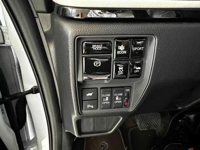 Honda Elysion — Фото автомобиля 12