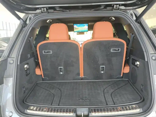 Li Auto L9 — Фото автомобиля 17