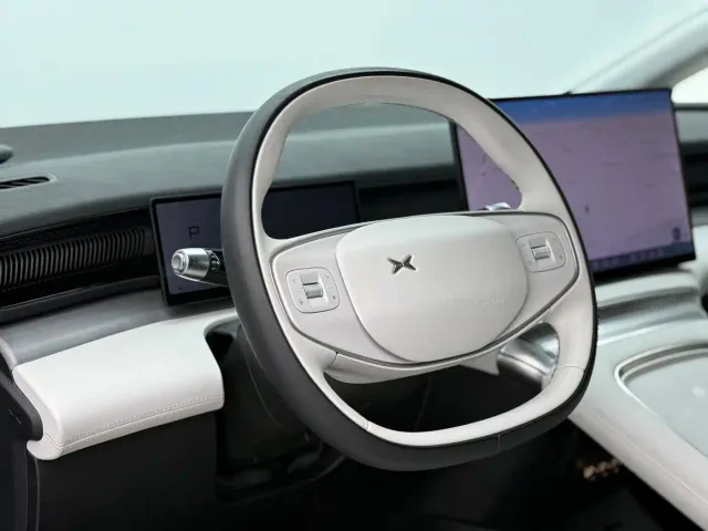Xpeng X9 — Фото автомобиля 10