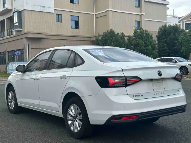 Volkswagen Lavida — Фото автомобиля 4