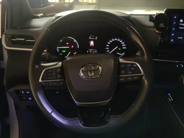 Toyota Sienna — Фото автомобиля 15