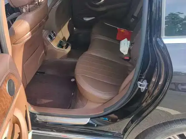 Mercedes-Benz E-Class — Фото автомобиля 4
