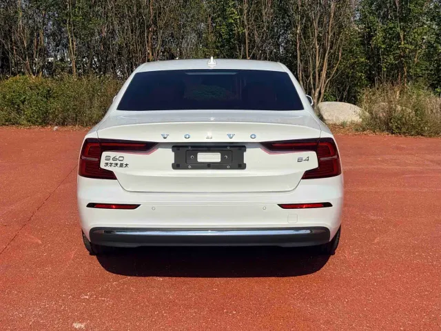 Volvo S60 — Фото автомобиля 8