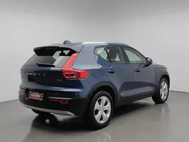 Volvo Volvo XC40 2022 Model T4 AWD Smart Drive Fashion Edition — Фото автомобиля 2