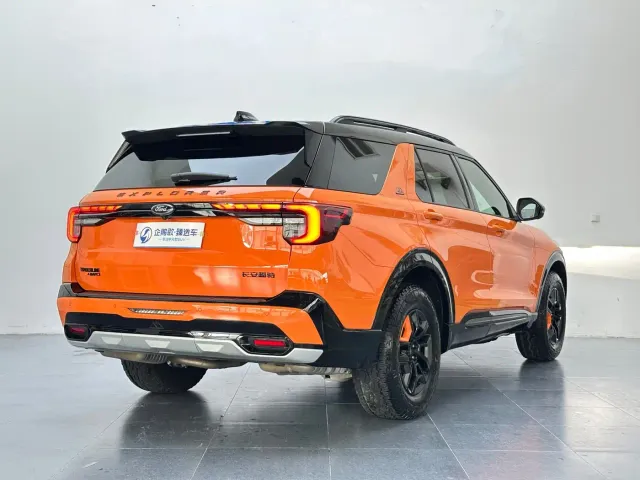 Ford Explorer — Фото автомобиля 4