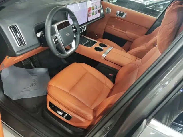 Li Auto L8 — Фото автомобиля 10