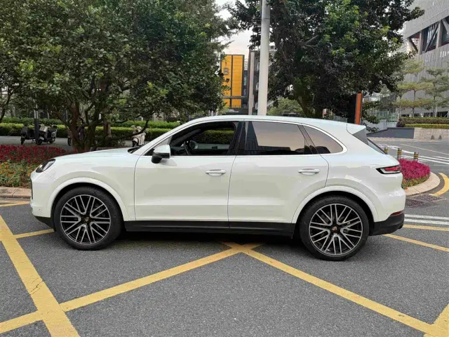 Porsche Cayenne — Фото автомобиля 16