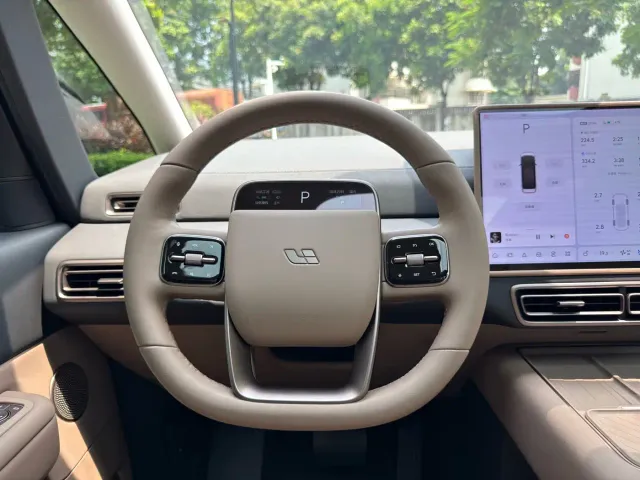 Li Auto MEGA — Фото автомобиля 23