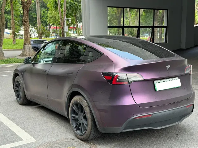 Tesla Model Y — Фото автомобиля 10