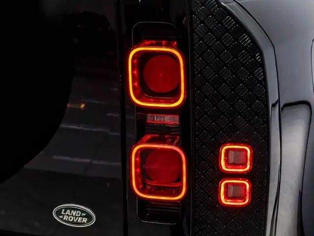 Land Rover Defender — Фото автомобиля 26
