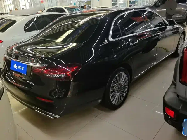 Mercedes-Benz E-Class — Фото автомобиля 3