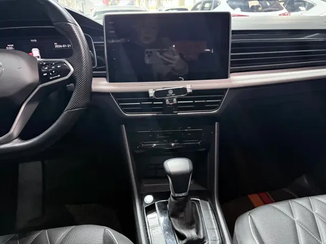 Volkswagen Tiguan L — Фото автомобиля 14