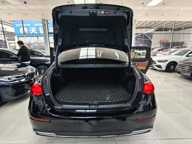 Mercedes-Benz E-Class — Фото автомобиля 14