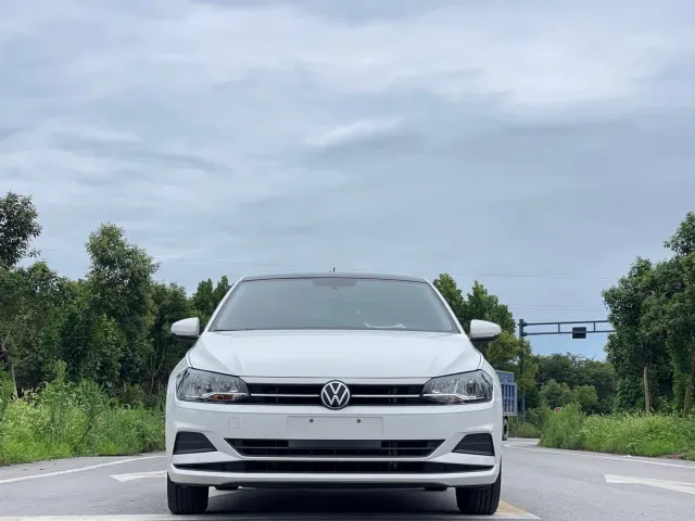 Volkswagen Polo — Фото автомобиля 2