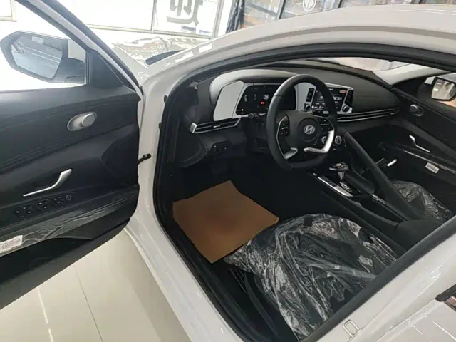 Hyundai Elantra — Фото автомобиля 11