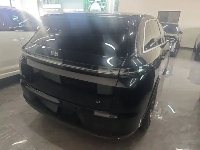 Li Auto L7 — Фото автомобиля 6