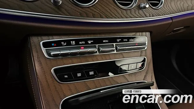Mercedes-Benz E-Class — Фото автомобиля 18