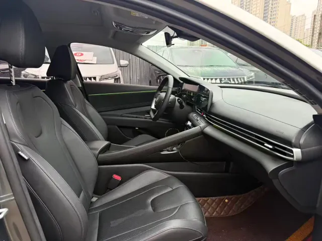 Hyundai Elantra — Фото автомобиля 10