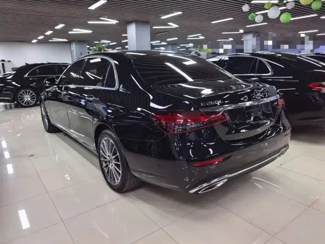 Mercedes-Benz E-Class — Фото автомобиля 6