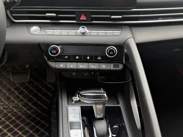 Hyundai Elantra — Фото автомобиля 19