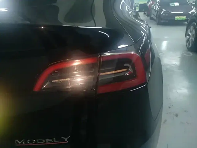 Tesla Model Y — Фото автомобиля 7