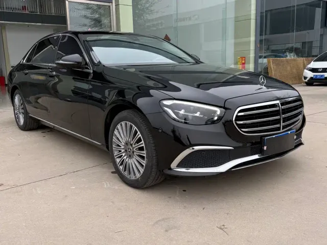 Mercedes-Benz E-Class — Фото автомобиля 3