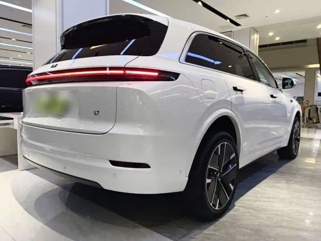 Li Auto L7 — Фото автомобиля 6