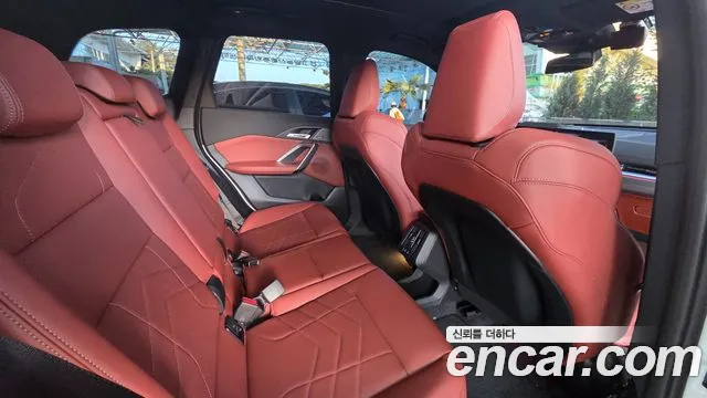 BMW iX1 U11 — Фото автомобиля 15