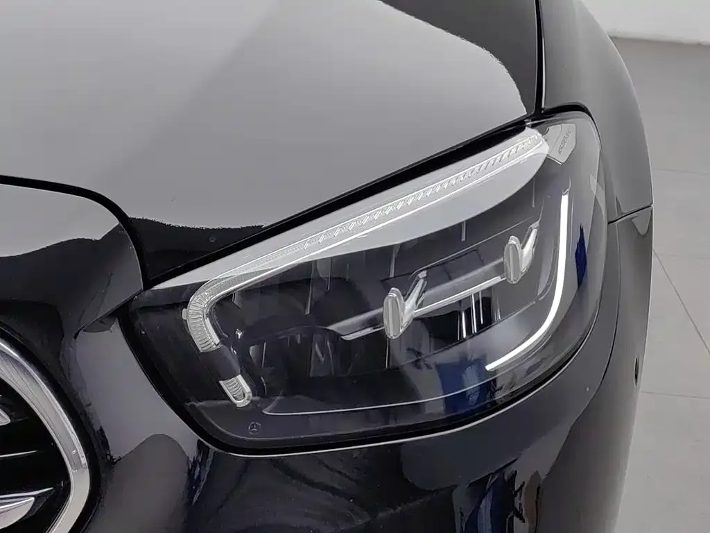 Mercedes-Benz Mercedes-Benz E-Class New Energy 2023 E 350 e L Plug-in Hybrid Sedan — Фото автомобиля 7