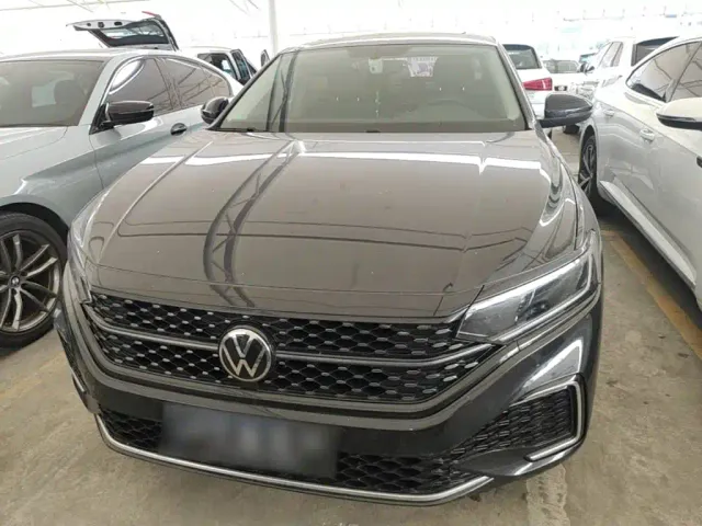 Volkswagen Passat 2025 Outstanding 380TSI Starlight Dragon Soaring Edition — Фото автомобиля 2
