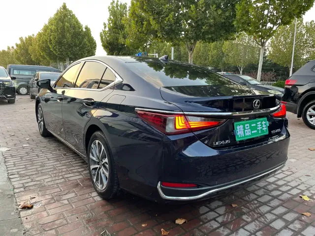 Lexus ES — Фото автомобиля 6